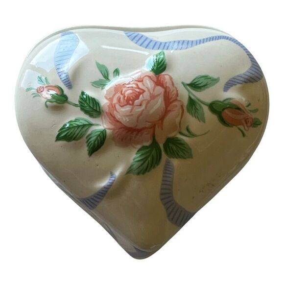 Vintage Otagiri heart shaped small porcelain trinket box with roses - Picture 1 of 9